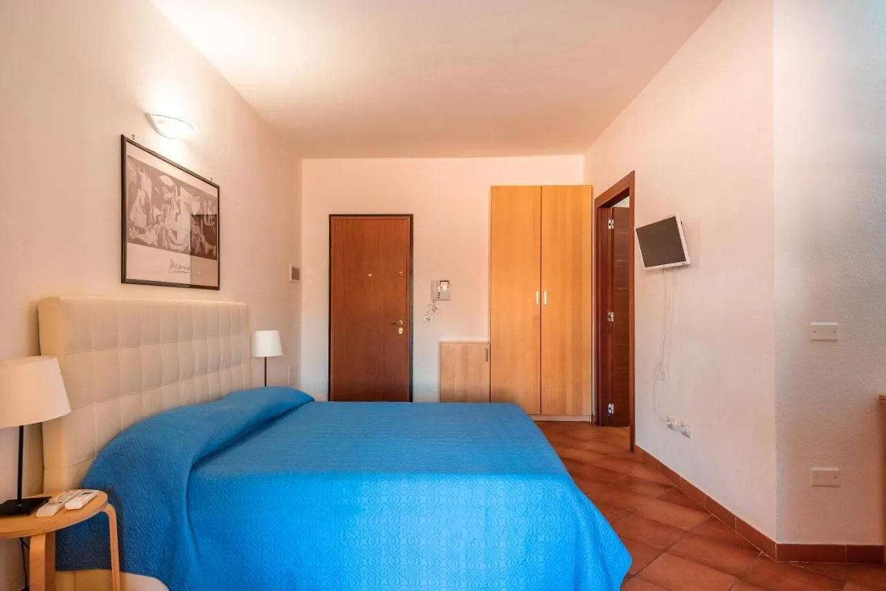 Relaxing Cristal Blu Studio Sleeps 3 Santa Teresa di Gallura Italia