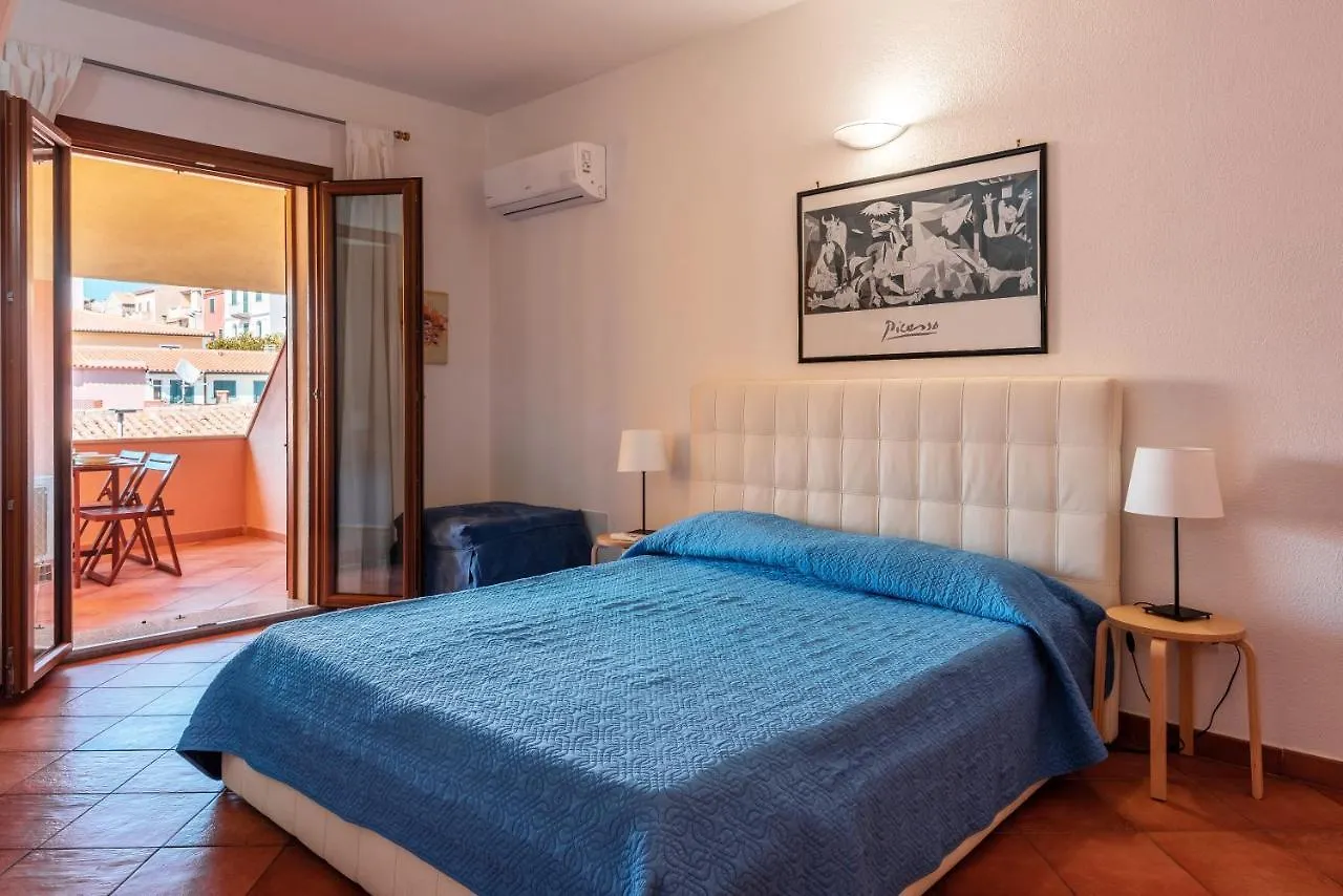Relaxing Cristal Blu Studio Sleeps 3 Santa Teresa di Gallura