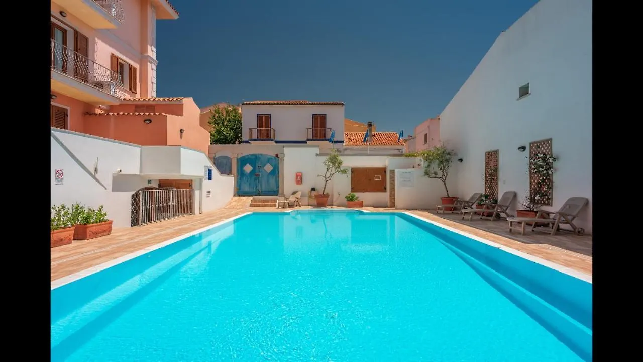 Relaxing Cristal Blu Studio Sleeps 3 Santa Teresa Gallura Apartment
