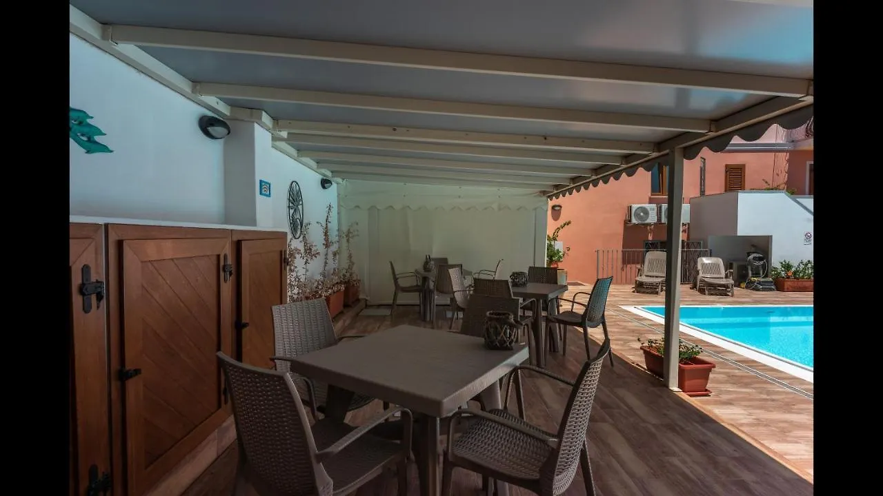 Relaxing Cristal Blu Studio Sleeps 3 Santa Teresa Gallura